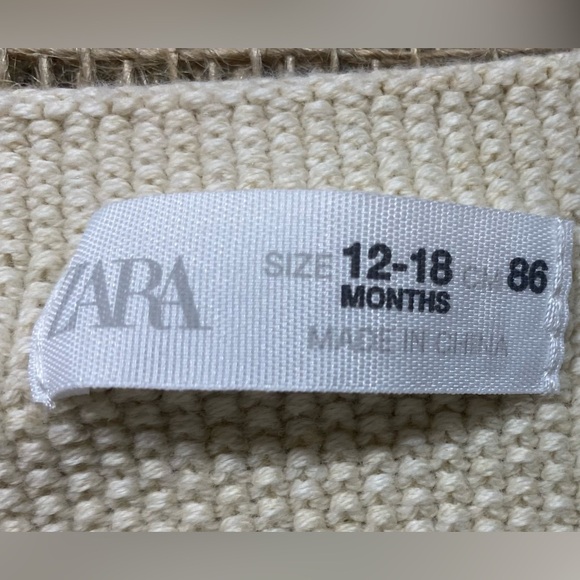 Zara Knit Overalls w/Straight Neckline, 12-18 Mths, Front Button Suspenders - Picture 4 of 5